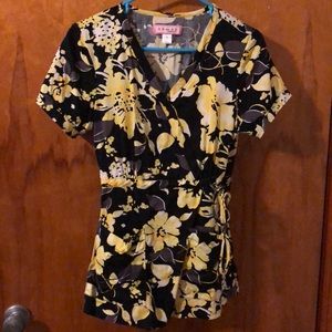 Scrub Top . Yellow, grey , black